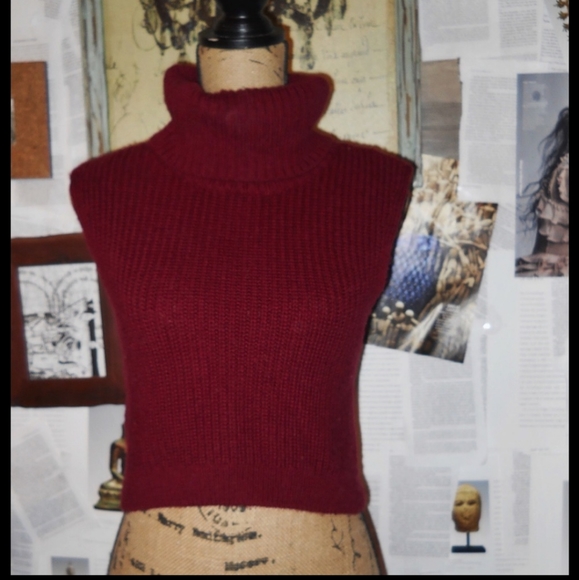 BCBGMaxAzria Cropped Red Sweater - Picture 7 of 7